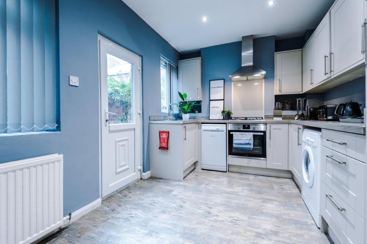 Spacious Modern Chester Home - Great Location ภายนอก รูปภาพ