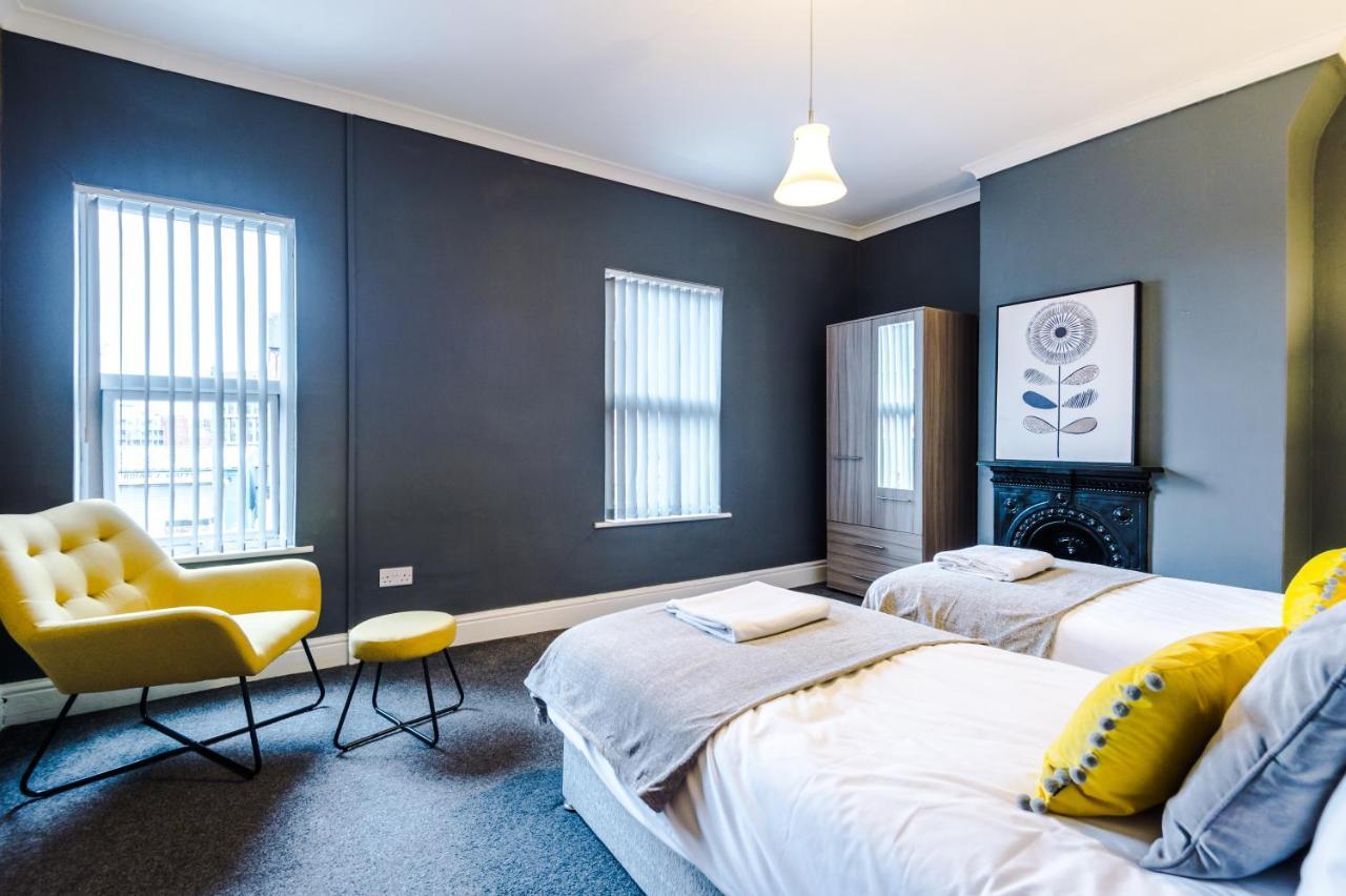 Spacious Modern Chester Home - Great Location ภายนอก รูปภาพ