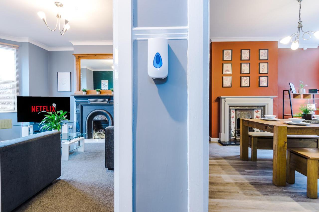 Spacious Modern Chester Home - Great Location ภายนอก รูปภาพ